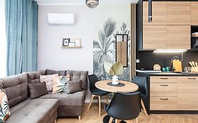 Modern studio AC Batorego by VAYA STAYS